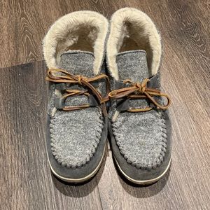 Minnetonka Torrey slipper boots